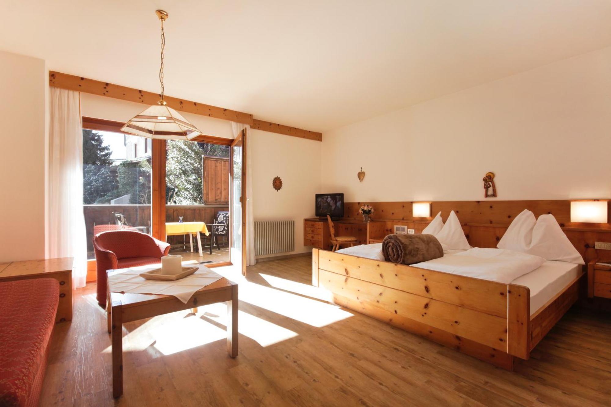 Ferienwohnungen St Hippolyt Mit Hallenbad 라군도 외부 사진